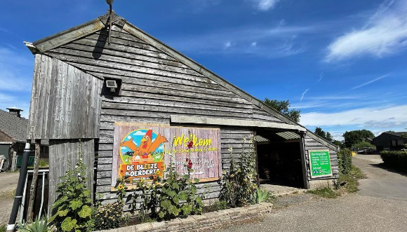 Foto van de ingang van de Blije Boerderij